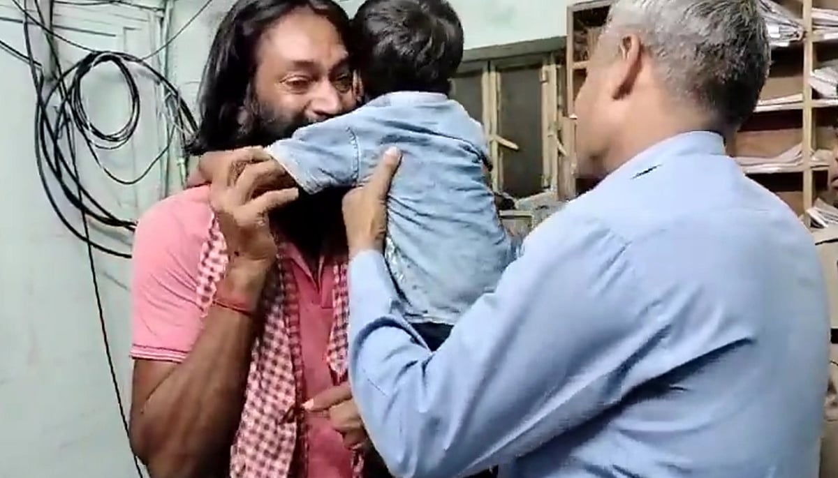 X/@ChaudharyParvez : child refuses to leave kidnapper in Jaipur